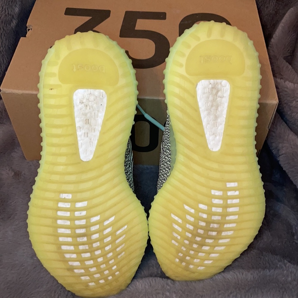 Authentic Yeezy Boost 350 - image 8